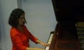 PROFESSEURE DE PIANO AYANT UN LONG PARCOURS DANS L'ENSEIGNEMENT PROPOSE DES COURS (ENFANTS À PARTIR DE 4 ANS ET ADULTES)