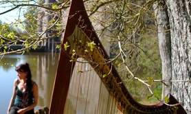 LAWENA de Brocéliande harpe celtique & chants traditionnels