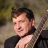 Je cherche des tremplins pour montrer mon art d'interpréter mes chansons originales