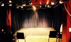 Théâtre des deux Roses  - 650 heures de cours ! 15 élèves ! 125 euros par mois ! 