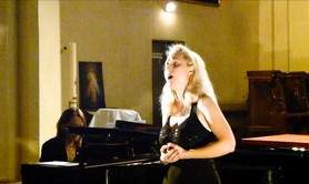 Sophie - Cours de chant individuels et collectifs,initiation au piano
