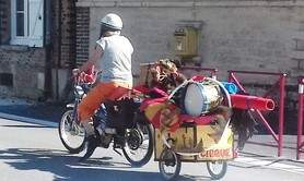 Christian Thura's Chriss lamuseur - MOBYLETTE CIRCUS