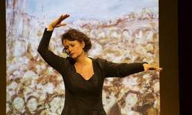 UNE POUPÉE DANS LA VITRINE - HOMMAGE A EDITH PIAF