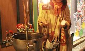 Eléonore d'Automne - Conteuse de rues, grilleuse de marrons