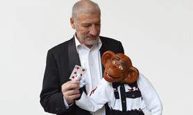 Michel Corradi  dit Michel Dary - magicien, ventriloque, marionnettes à fils et mentaliste