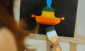 Yoga et peinture. Quand le corps et la couleur s'expriment
