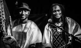 Sankoum Cissokho & Mbar Ndiaye  - duo de griots du Sénégal 