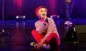 CORINNE -  chante FRANCE GALL