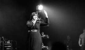 Sara Wenn - Chanteuse variété pop rock et Animatrice Karaoké