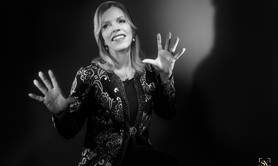 Zatanna - Magicien au féminin professionnel close-up et scène