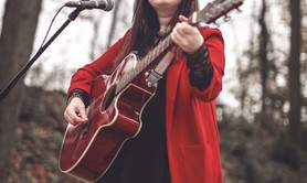 Leslie Deblonde - Chanteuse Guitariste
