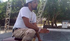 Compositeur de musiques nouvelles, percussionniste, chanteur.