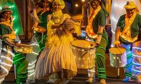 Batucada Lumineuse - tambours lumineux / danseuses lumineuses