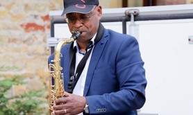 Hervé Poignet , Synchrozik - animations musicales : bars, restaurants, cocktails