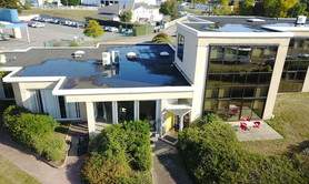 location de salles et bureaux à la journée .