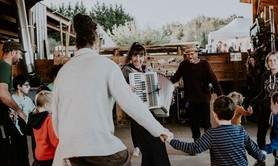 Cie Le Bus des Rêves - Sous les ponts nous danserons quand même