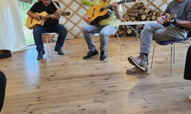 Association L'Imaginarium - Cours de guitare pour tous à la yourte