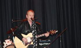 JOHNNY RYDER chante JOHNNY HALLYDAY