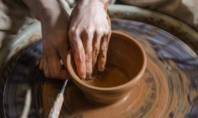 Miss Terre et Boule de Terre - Cours de poterie pour adultes et enfants 