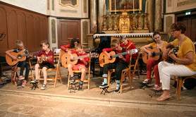 Claudine BAS - Cours de violon, violoncelle, guitare