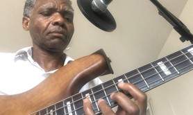 Bass&vocal - Bassiste-chanteur en solo
