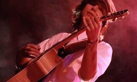 Jules - DONNE COURS GUITARE, MANDOLINE, BANJO, UKULELE & PERCUS