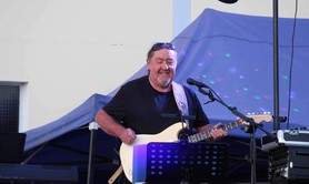 Alone Music - chanteur guitariste