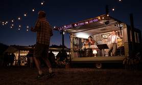 La Cabane au Fond du Jardin - Scène roulante et chansons des 50s, 60s et 70ss