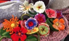 Atelier feutrage en laine : fleurs