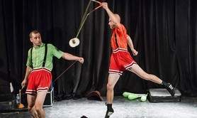 Cie les Zigomatiks - Une balle entre nous