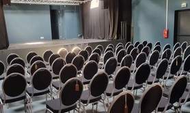 A louer : salle de théâtre entièrement équipée
