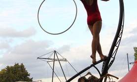 A Ta Taille - cirque & chansons - Solo pour deux personnages - Tout public, tendre et joyeux !