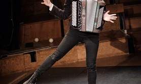 Cie Circonvolution - Lucie Carbonne - Hypo, Glisse & Mi