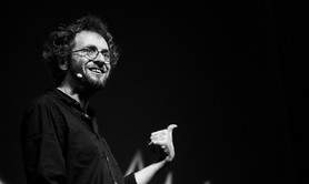 Valentin Lacomba - Conteur et chanteur de sornettes