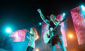 Over The Moon - Duo pop reprises !