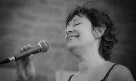 La chanteuse Emmanuelle Rivault