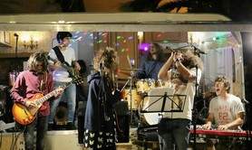 Oniros - Groupe festif de reprises aussi dynamiques que variées