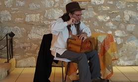 Compagnie TERRES D'HISTOIRES - Le Colporteur d'histoires raconte...
