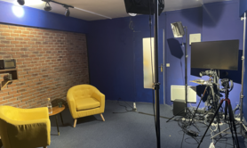 Studio d'enregistrement bien aménagé et équipé