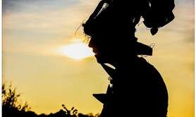 Cie les embobineuses - Dame nature : Déambulations en échasses, randonnées contées