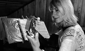 AGNES MALIKIAN - DONNE COURS DE GUITARE CLASSIQUE ET MODERNE