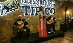 Jenyfer Raínho, chanteuse de Fado.  - Spectacle de Fado Traditionnel de Lisbonne
