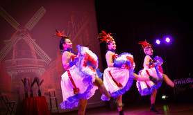 Les Meufettes – Revue cabaret - Spectacle glamour itinérant avec chanteuse, danseuses – Gard