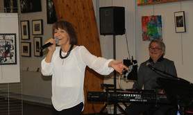 Dominique - Duo chanteuse et pianiste. Variétés tout public