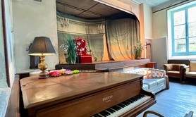 Salle de spectacle 1 pièce - 240 m²  86 500 €