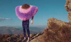  Là où elle pose, quand l'intime s'habille avec style