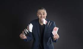 JC Tomassini - Magicien close-up -  mariages - anniversaires - entreprises