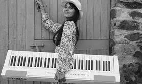 LILI PEARL  - Interprète piano-guitare/voix - Animation musicale pop/jazz