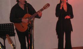 Le Duo   Tempsdanses   est composé de Frédérique au chant et de Jean Luc au chant et à la guitare. 