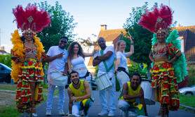 Compagnie wim percussion  -  Batucada Paris  en déambulation parade carnaval 